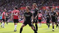 Selebrasi Kieran Tierney dalam laga Southampton vs Arsenal, Minggu (25/5/2025). (PA via AP Photo/Andrew Matthews)