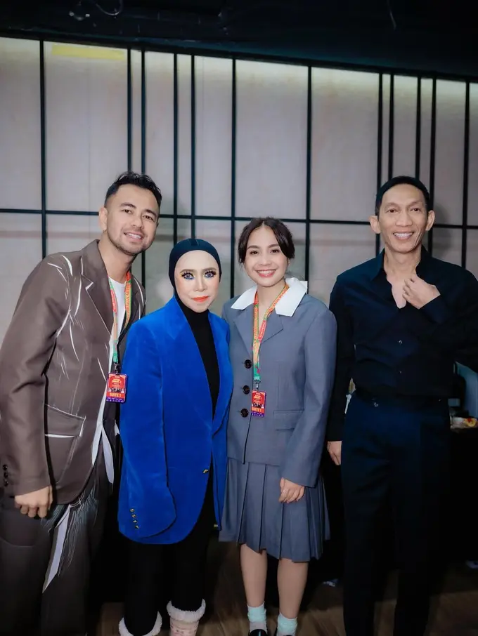 Gaya Nagita Slavina Nonton Konser Melly Goeslaw di Malaysia, Tampil Bak Anak Sekolah dengan Tas Hermes Rp350jutaan