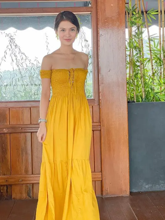 Dan pada tahun 2019, Vinessa Inez resmi menjanda di usianya yang masih 22 tahun. (FOTO: instagram.com/vinessainez/)