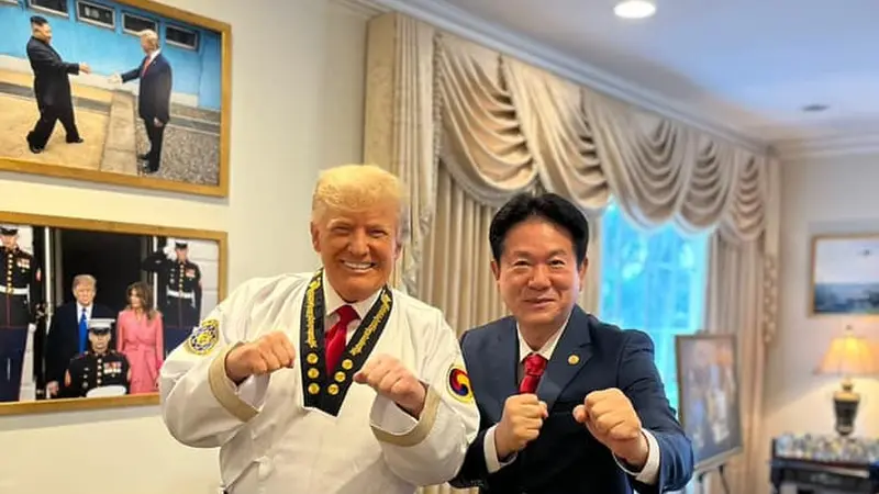 Donald Trump raih gelar sabuk hitam kehormatan dari organisasi Taekwondo Korsel.