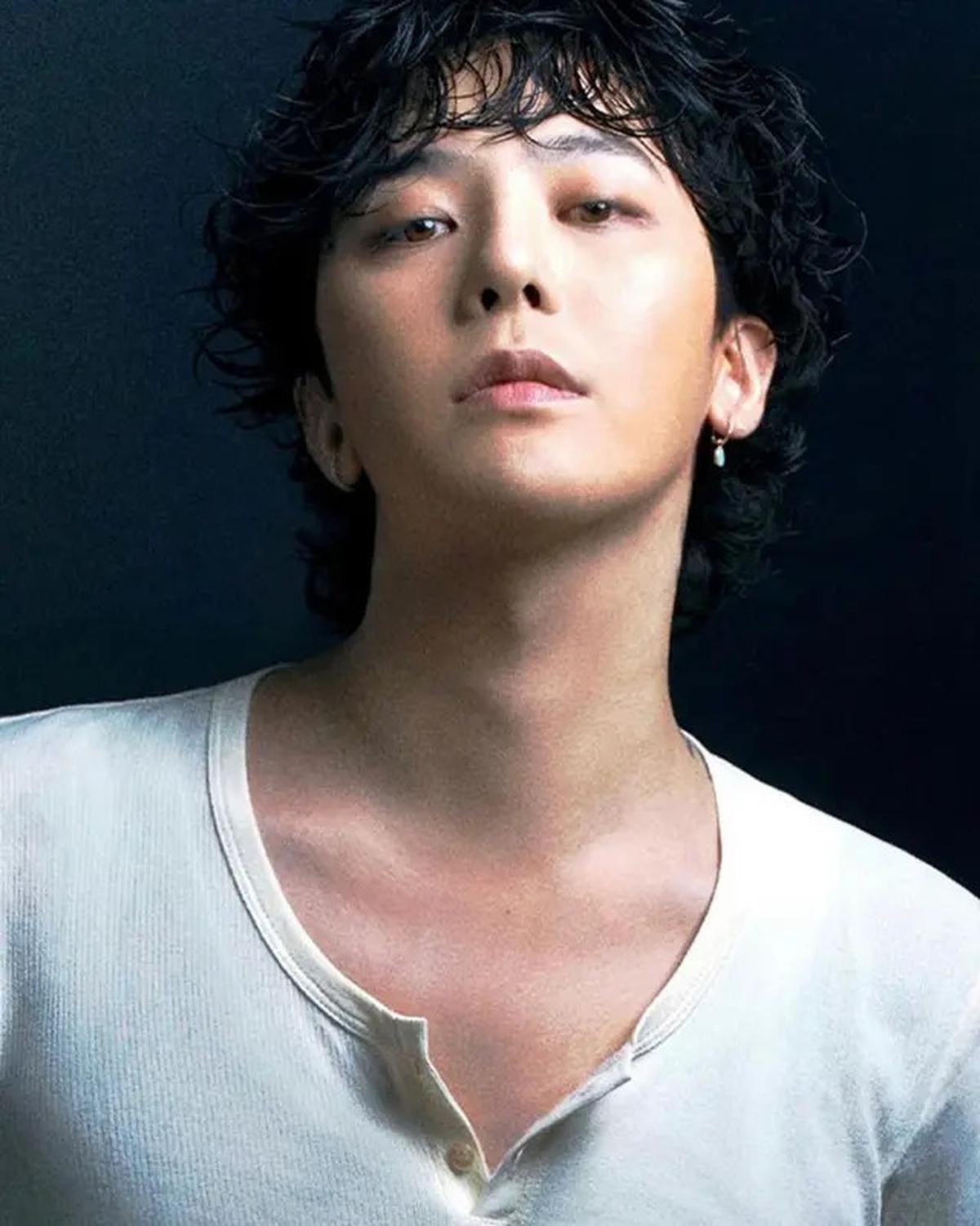 G-Dragon Tepergok Pakai Sandal Akupuntur Rp200 Ribuan, Langsung Ludes Terjual