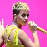 Belum selesai urusannya dengan Taylor Swift, kini Katy Perry kembali mendapat masalah dengan seorang wanita saat Prismatic World Tour di tahun 2014 lalu. Bahkan kabarnya, Katy dituntut oleh seorang wanita. (AFP/Rich Furry)