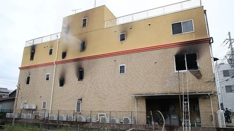 Gedung animasi di Kyoto Jepang terbakar pada Kamis 18 Juli 2019 (AFP photo)