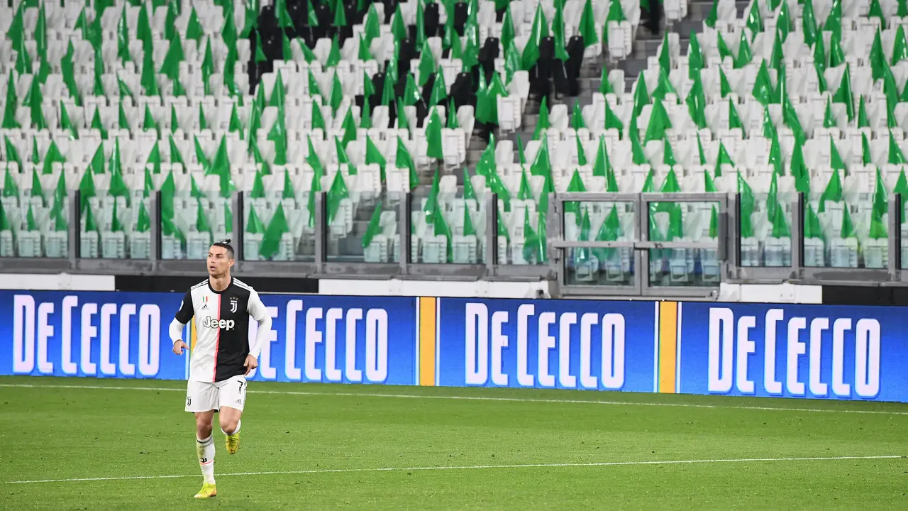 Bangku-bangku penonton di Stadion Alianz Arena, kosong saat Juventus menang 2-0 atas Inter Milan, Senin (9/3/2020) dini hari WIB.