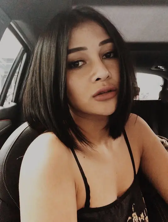 Selain mwmiliki tubuh yang ramping, Mutia Ayu memiliki daya tarik lain. Mutia Ayu memiliki bibir tebal yang membuat siapa saja tepana. (Liputan6.com/IG/@mutia_ayuu)