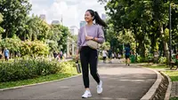 Nyaman Buat Gerak, Stylish Buat Jalan! Intip Rekomendasi Celana Training Wanita yang Wajib Dilirik
