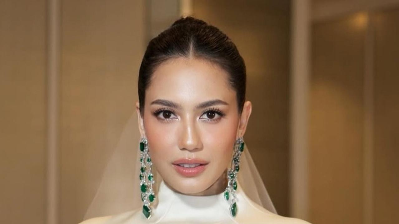 Tampil Super Cantik dan Anggun, Potret Resepsi Pernikahan Mewah Pevita Pearce & Mirzan Meer di Kuala Lumpur