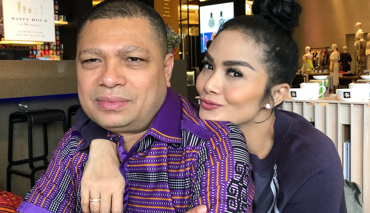 Sebagai pasangan suami istri, Krisdayanti dan Raul Lemos memang pastinya menjaga keharmonisan rumah tangganya. Banyak cara yang dilakukan, dan terpenting adalah menjaga komunikasi. (Instagram/krisdayantilemos)