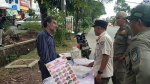 WNA Palestina Jualan di Badan Jalan dan Cekcok dengan Warga Depok