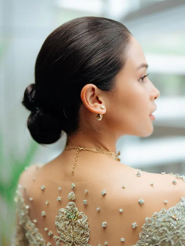 Maudy Ayunda berkebaya (Instagram/maudyayunda)