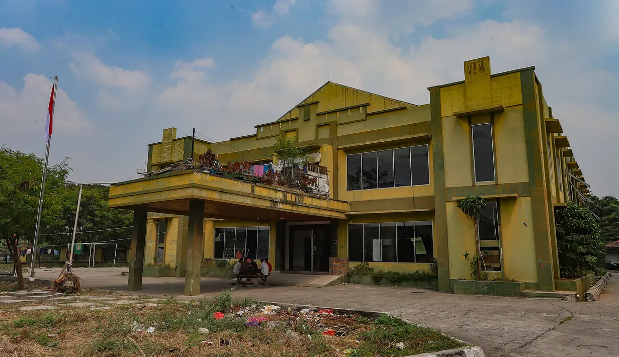 Para pencari suaka memilih untuk tetap tinggal di gedung penampungan sementara tersebut. (merdeka.com/Arie Basuki)