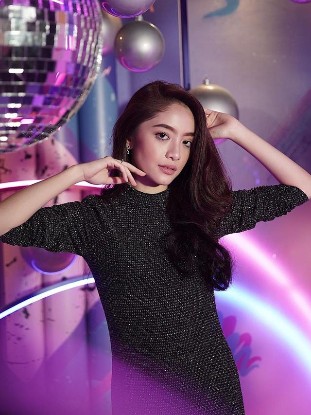 Jadi Guru Muda Di Sinetron Ini 7 Pemotretan Natalie Zenn Yang Memesona Hot Liputan6 Com