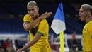 Brasil mengawali langkahnya untuk mempertahankan medali emas cabang sepak bola di Olimpiade Tokyo 2020 dengan hasil positif usai menang 4-2 atas Jerman. Striker Everton, Richarlison menjadi bintang dengan 3 golnya yang sempat membawa Brasil unggul 3-0. (Foto: AP/Kiichiro Sato)