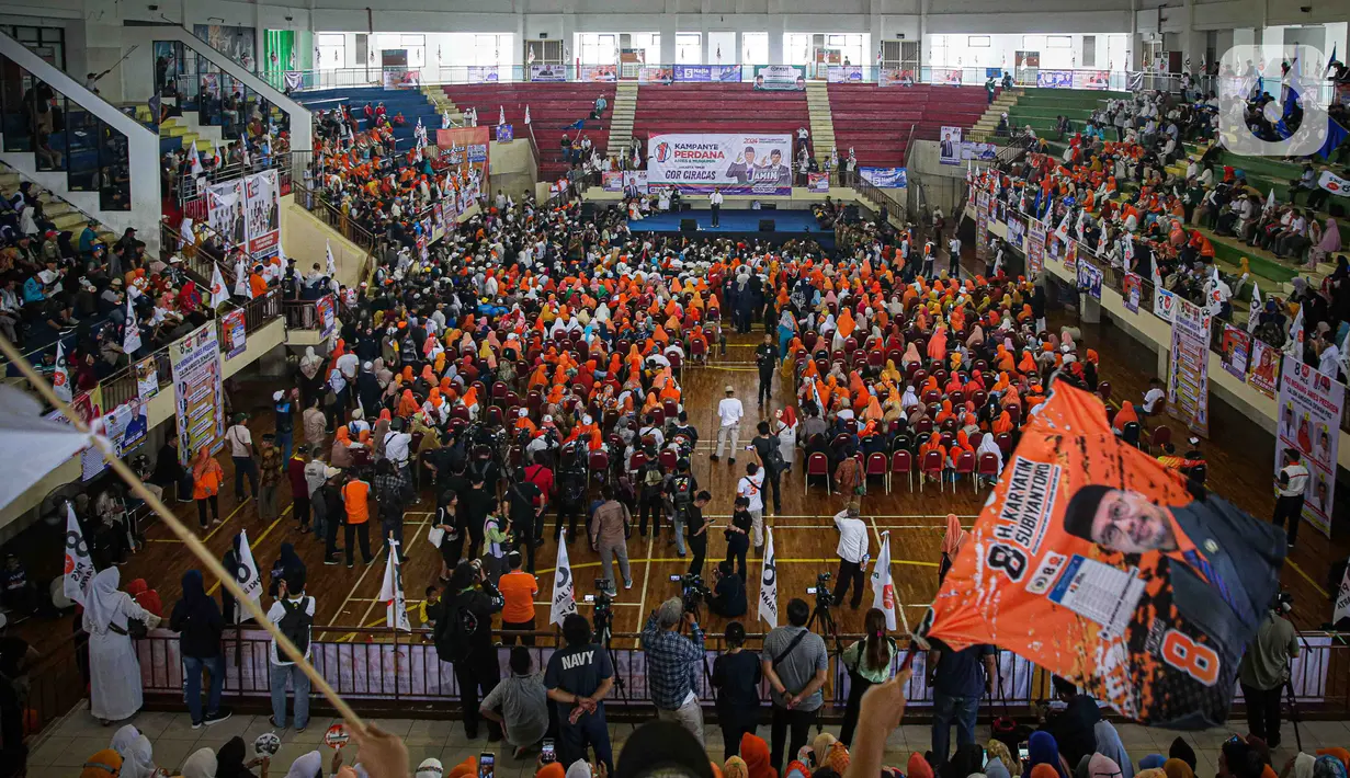 Suasana saat calon presiden nomor urut 1 Anies Baswedan melakukan kampanye perdana di GOR Ciracas, Jakarta, Selasa (28/11/2023). (Liputan6.com/Faizal Fanani)