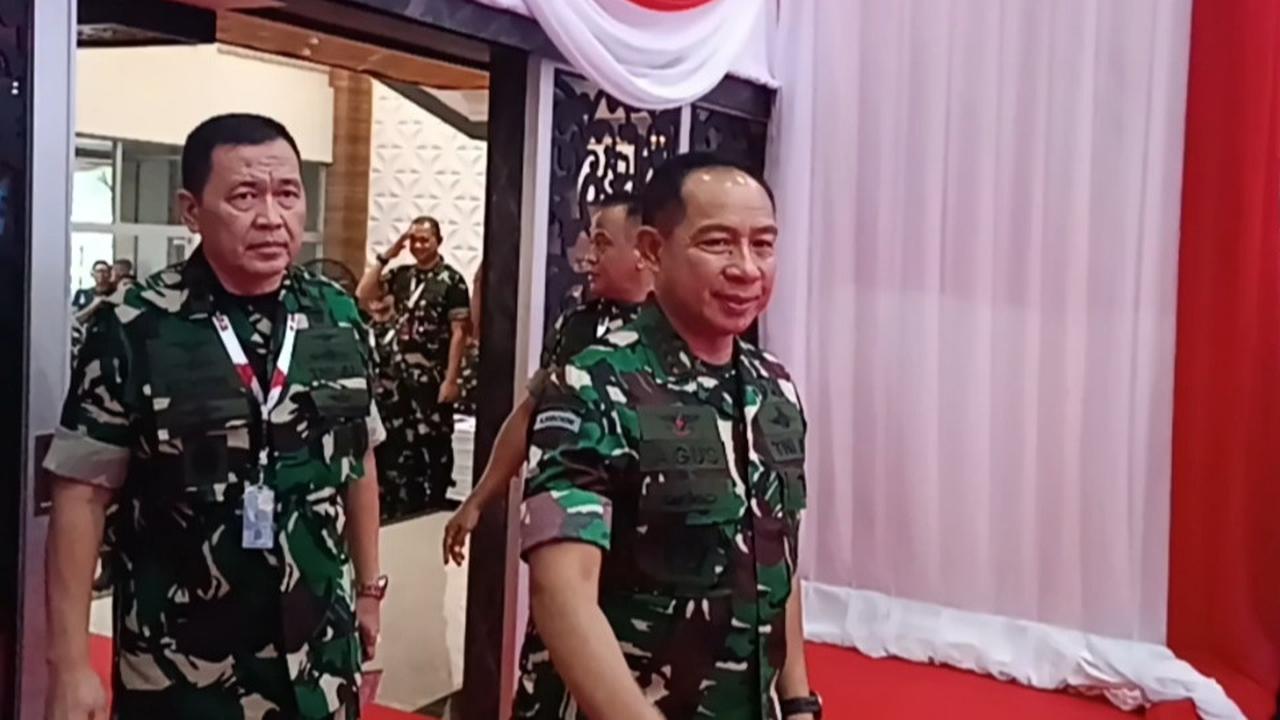 VIDEO: Momen Panglima TNI Merakyat Lahap Makan di Warteg "Ketika Bersyukur Bahagia jadi Sederhana"