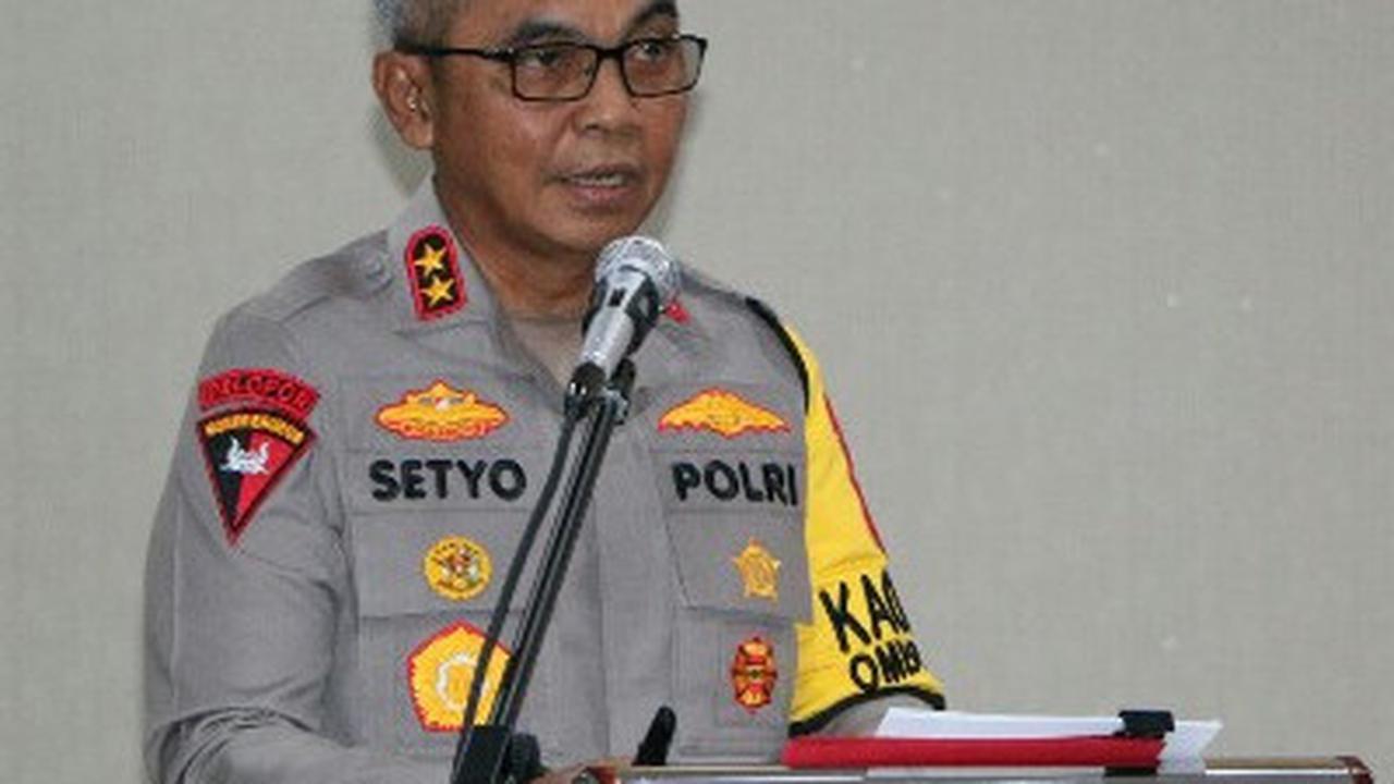 Kapolda Sulut Irjen Pol Setyo Budiyanto saat menyampaikan rilis akhir tahun 2023, di Hotel Grandwhizz Manado, Jumat (29/12/2023).