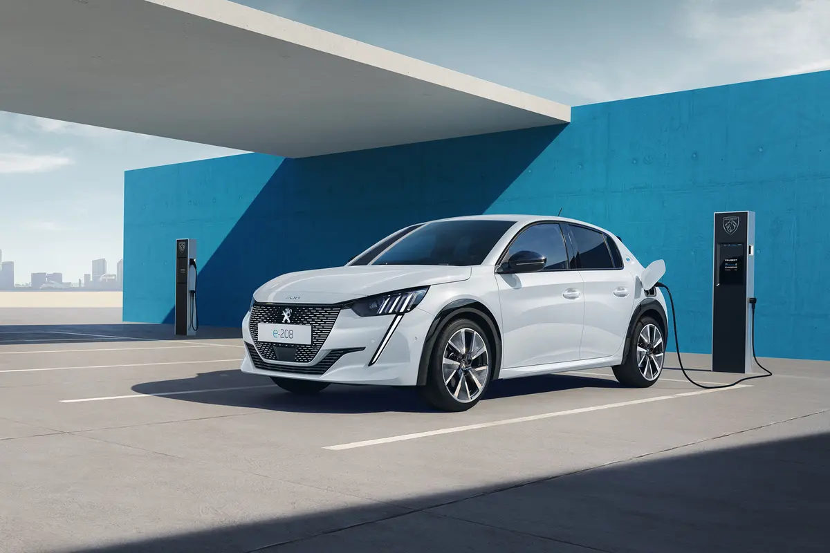 Peugeot e-208 2023 Bisa Tempuh Jarak 400-an Km (Ist)