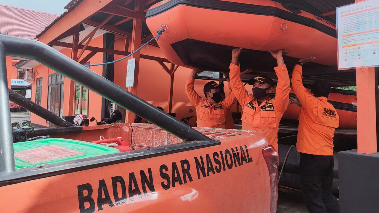 Sebuah kapal penarik tongkang menabrak perahu nelayan di perairan Konawe Selatan, seorang nelayan tenggelam usai perahunya terbalik,(Foto: istimewa)
