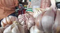 Harga bawang putih merangkak naik pada Ramadan ini. (Foto: Liputan6.com/Muhamad Ridlo)