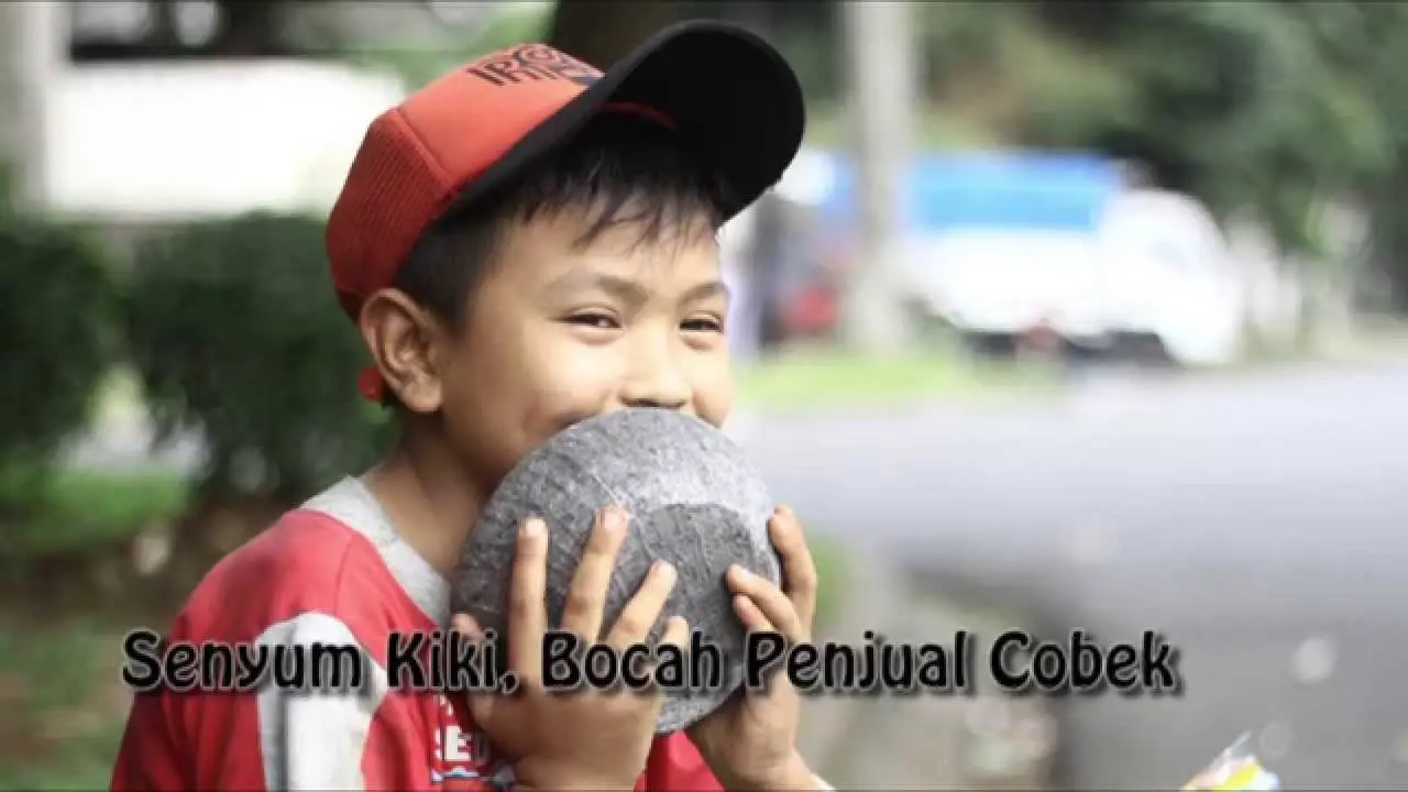 Masih 11 Tahun, Bocah Ini Keliling Jual Cobek