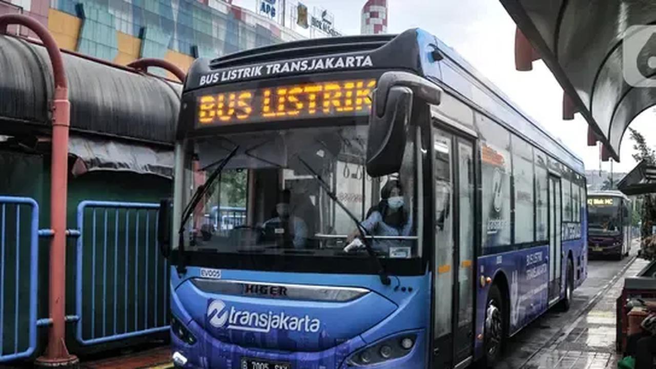 Selain itu, Wibowo mengingatkan bahwa pengguna Transjakarta bisa memperoleh informasi terbaru tentang Transjakarta dengan mengakses berbagai media sosial resmi Transjakarta.&nbsp;