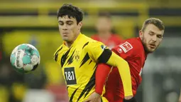 Giovanni Reyna. Gelandang serang Borussia Dortmund berusia 18 tahun ini dipercaya mengenakan jersey nomor punggung 7  mulai musim 2021/2022 ini usai kepergian Jadon Sancho. Selama 1,5 musim sejak awal kedatangannya ia mengenakan jersey bernomor punggung 32. (Foto: AFP/Pool/Leon Kuegeler)