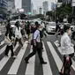 Aktivitas pekerja saat jam pulang kantor di kawasan Sudirman, Jakarta Pusat, Kamis (29/9/2022). 
Menurut Riza Patria, pencabutan status pandemi menjadi pandemi merupakan kewenangan pemerintah pusat. (merdeka.com/Iqbal S Nugroho)