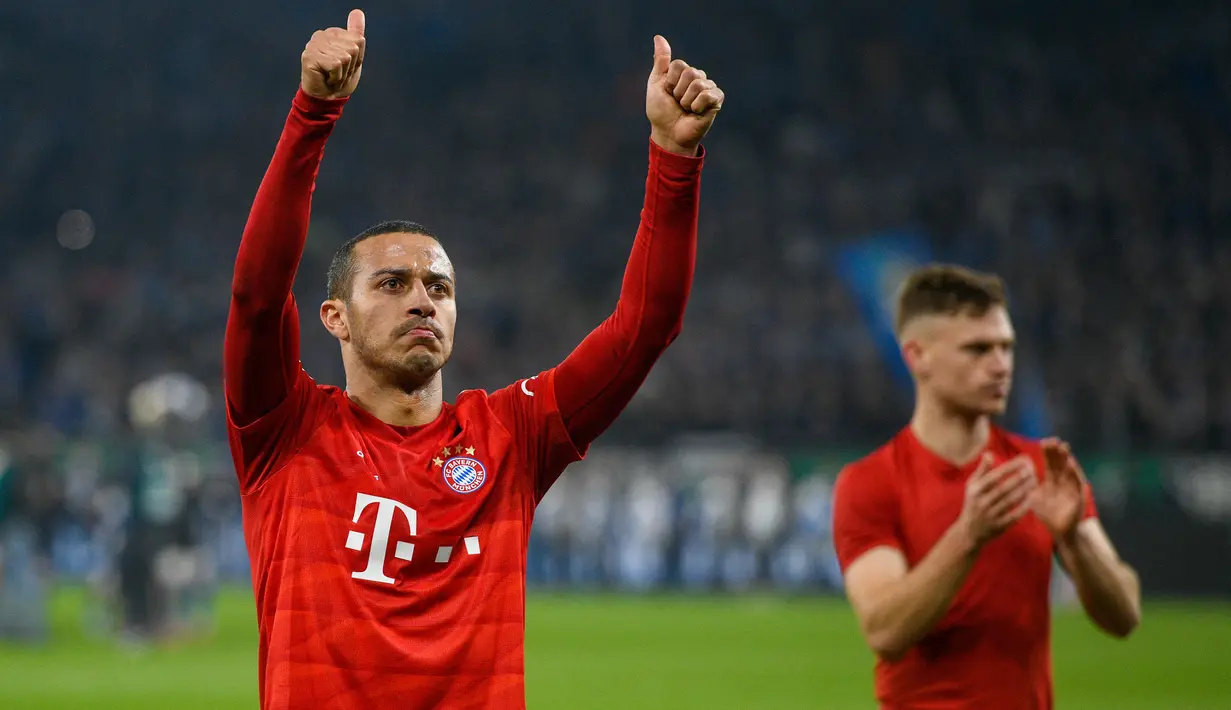 Thiago Alcantara merupakan gelandang andalan Liverpool asuhan Jurgen Klopp. Ia diboyong The Reds pada 2020 lalu dari Bayern Munchen seharga 20 juta euro. Kariernya di Bayern Munchen pun tak kalah impresif dengan sukses menjuarai gelar-gelar bergengsi seperti juara Bundesliga dan Liga Champions. (AFP/Sascha Schuermann)