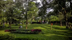 Suasana Taman Tabebuya, Jagakarsa, Jakarta, Kamis (14/3). Dinas Kehutanan DKI Jakarta menganggarkan Rp 130 miliar untuk membangun 53 Taman Maju Bersama (TMB) di tahun 2019. (Liputan6.com/Faizal Fanani)