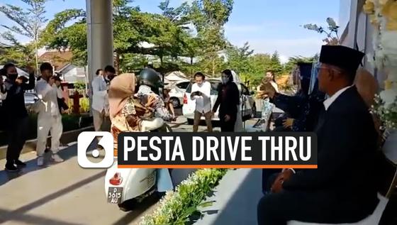 VIDEO: Seru! Pesta Pernikahan 'Drive Thru' Ala Pengantin Banyuwangi