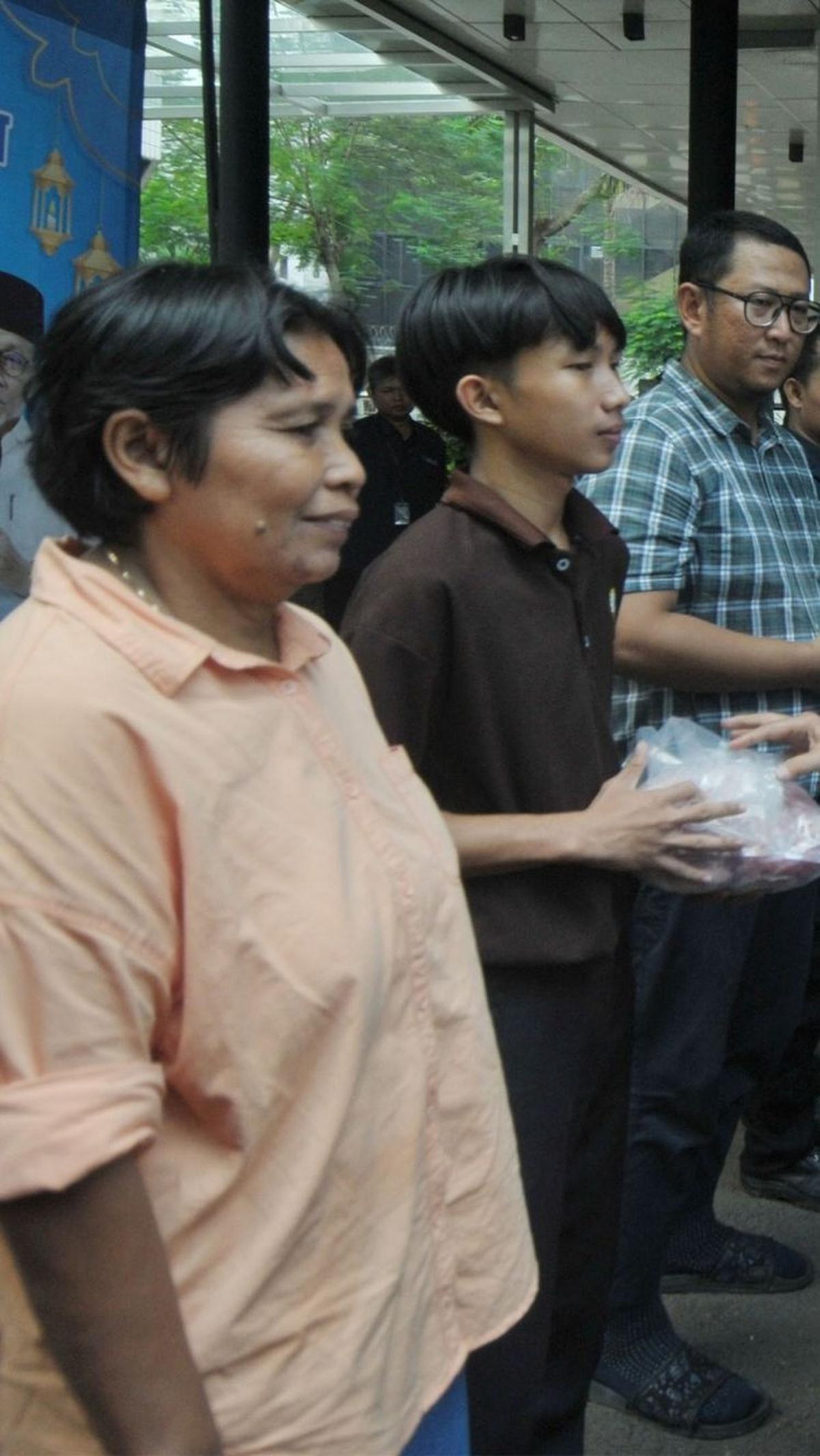 Para penerima hewan kurban pun mengungkapkan rasa syukur dan terima kasih atas perhatian dan bantuan yang diberikan oleh Kementerian Perdagangan. Foto: merdeka.com / Imam Buhori