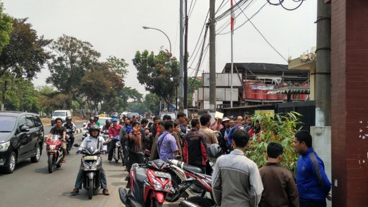 Menengok ramainya antrean pendaftaran pengemudi TopJek