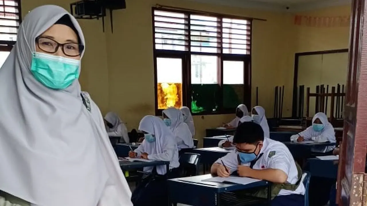 KPAI saat memantai pelaksanaan PTM di salah satu sekolah di Indonesia