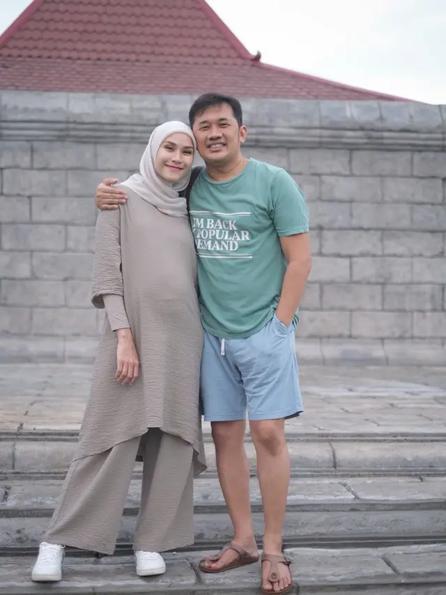 Zaskia Adya Mecca dan Hanung Bramantyo. (Foto: Instagram @zaskiaadyamecca)