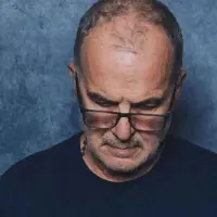Alasan Pelatih Timnas Uruguay Marcelo Bielsa Tidak Melihat Kamera pada Sesi Pemotretan Resmi Piala Dunia 2026: Saya Bukan Model!