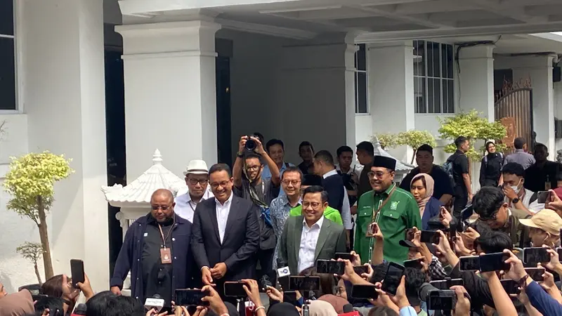 Calon Presiden dan Wakil Presiden (Capres dan Cawapres) Nomor Urut 01 Anies Baswedan-Muhaimin Iskandar (AMIN) kompak tiba di Kantor KPU RI, Jakarta Pusat, Rabu (24/4/2024).