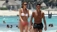 Alexis Sanchez, tengah menikmati sisa-sisa hari liburnya sebelum ke Arsenal (Dailymail.co.uk)