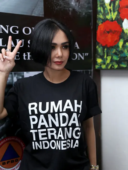 'Anak saya udah saya ajarin, naik taxi, naik gojek, belajar naik kendaraan umum. Saya pingin anak saya mandiri. Kalo laki harus jadi laki banget,' kata Yuni. (Andy Masela/Bintang.com)