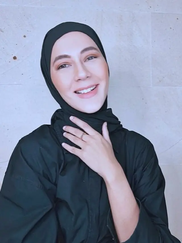 Paula Verhoeven kenakan hijab (Instagram/paula_verhoeven)
