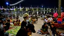 Orang-orang berkumpul untuk merayakan legalisasi ganja di “Thailand: 420 Legalaew!” festival akhir pekan yang diselenggarakan oleh Highland di provinsi Nakhon Pathom 11 Juni 2022. (AFP/Lillian Suwanrumpha)