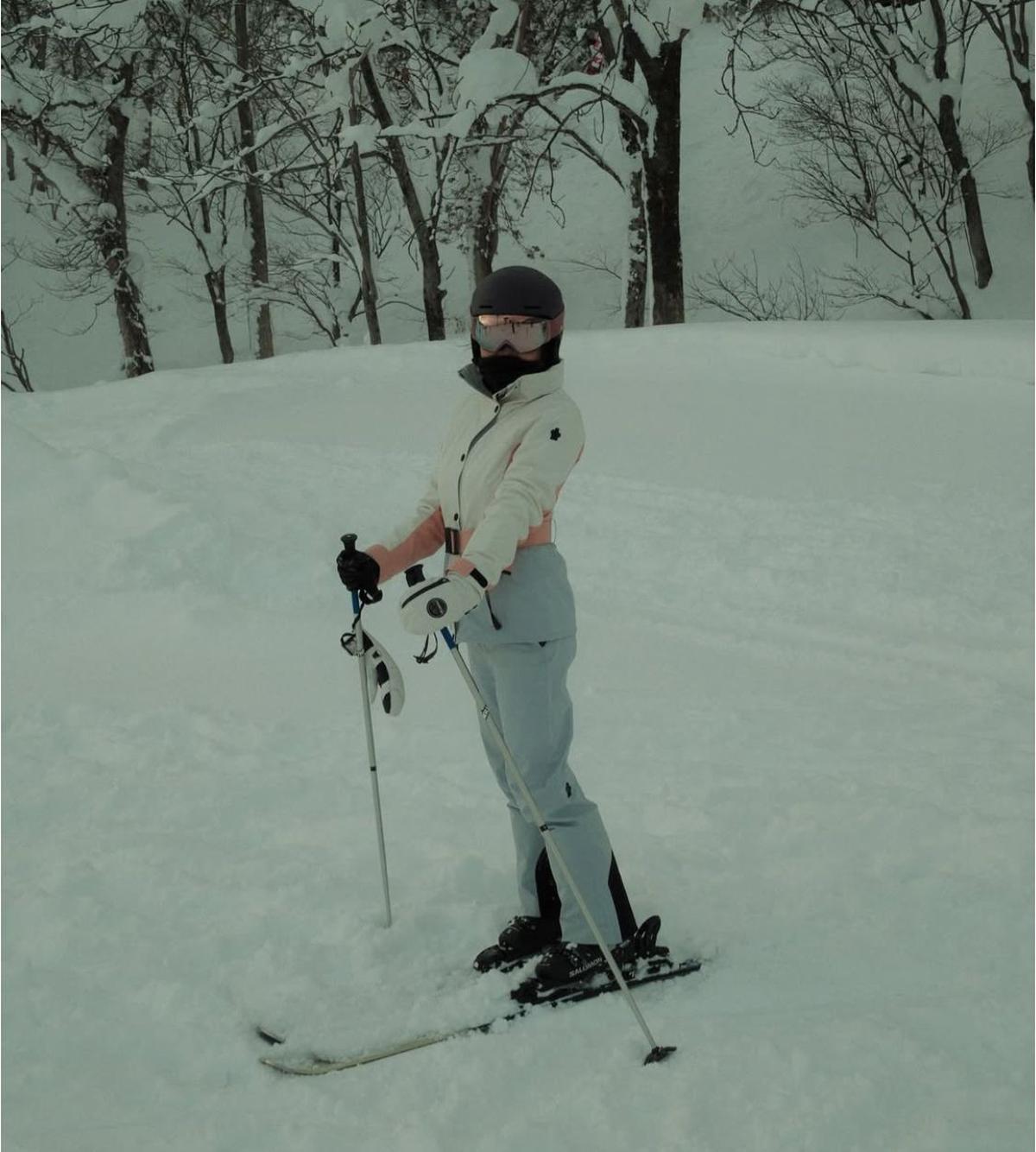 7 Potret Cantik dan Berani! Azizah Salsha Coba Ski Perdana di Niseko, Tampil Memukau Meski Terjatuh