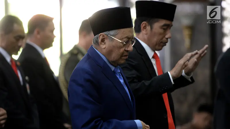 Jokowi dan Mahathir Salat Jumat Bersama