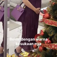 Amanda Manopo Jelang Natal Kenakan Head To Toe Serba Ungu. [@amandamanopo]