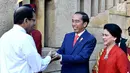 Presiden atau Jokowi bersalaman dengan Presiden Sri Lanka Maithripala Sirisena di Presidential Secretariat, Colombo, Sri Lanka, Rabu (24/1). Kunjungan ini pertama kali setelah 39 tahun lalu. (Liputan6.com/Pool/Biro Pers Setpres)
