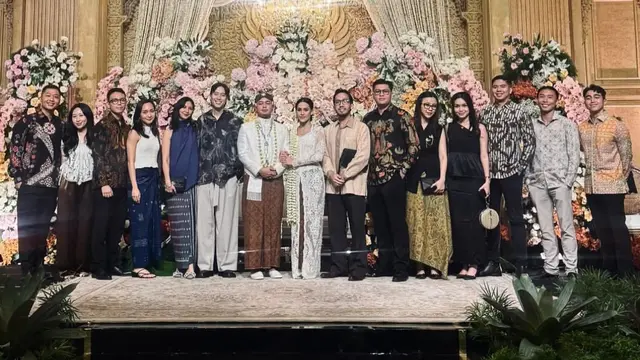 Sheila Dara saat hadir di pernikahan sahabat. [@vidialdiano]