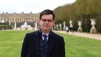 Direktur Baru Museum Louvre Pengganti Laurence des Cars, Langsung Dikasih Tugas Khusus