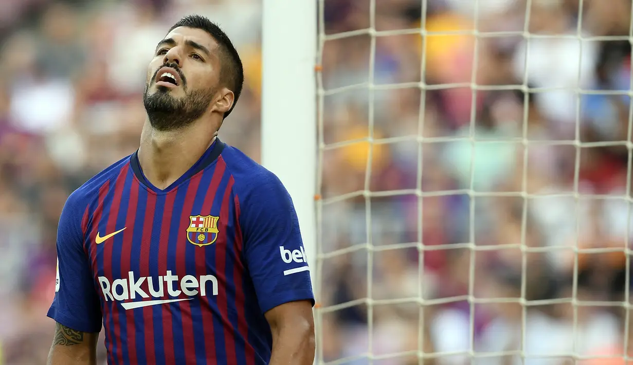 Luis Suarez gagal mendapatkan Ballon d'Or edisi 2016. Padahal, dirinya mampu mengakhiri tahun dengan catatan impresif. Suarez mampu mengemas 37 gol di Liga Spanyol bersama Barcelona. Sayangnya, penghargaan tersebut malah jatuh kepada Chirstiano Ronaldo. (AFP/Lluis Gene)