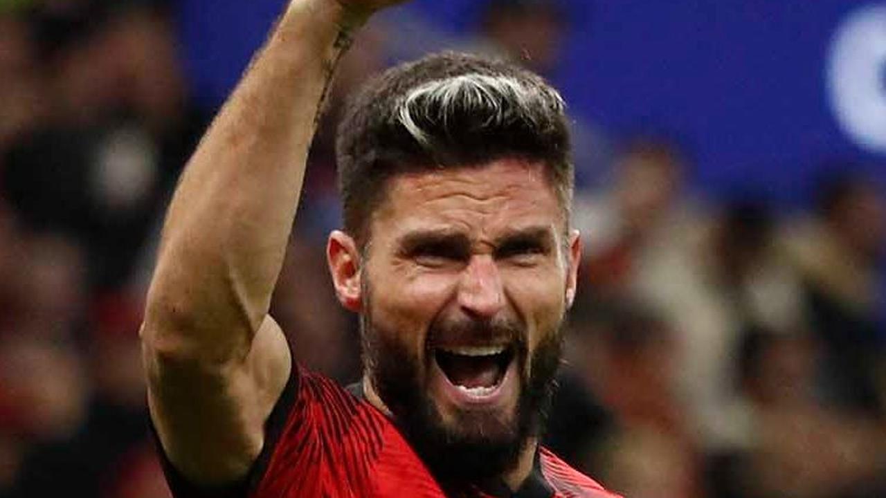 Ekspresi Giroud merayakan golnya untuk AC MIlan yang sekaligus menjadi penentu kemenangan.&nbsp;REUTERS/Alessandro Garofalo