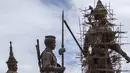 Tampak beberapa patung perunggu para Raja masa lalu Thailand telah berdiri kokoh di Taman Ratchapakdi, Hua Hin, Thailand , Rabu (5/8/2015).  Proyek ini diperkirakan menelan biaya sekitar 700 juta baht ( $ 19.900.000 ). (REUTERS/Athit Perawongmetha)