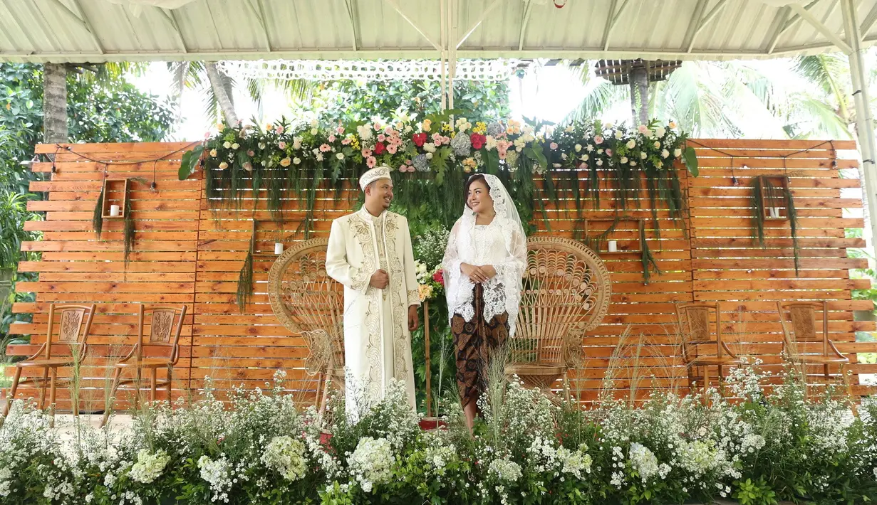 Bagi pemilik nama asli Ayu Permatasari Isra itu, pergi berlibur dengan suami menggunakan motor sudah menjadi cita-citanya sejak lama. Chef Aiko mengaku tidak butuh waktu lama hinggga akhirnya memutuskan menikah dengan Saugi. (Nurwahyunan/Bintang.com)